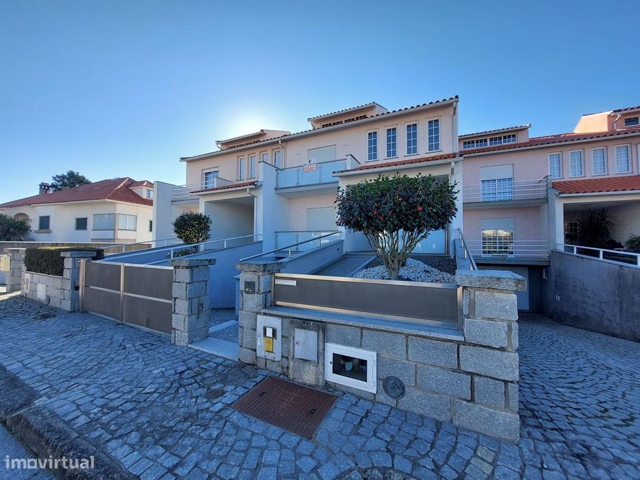 Moradia em Banda T4 Venda em Seia, São Romão e Lapa dos Dinheiros,Seia