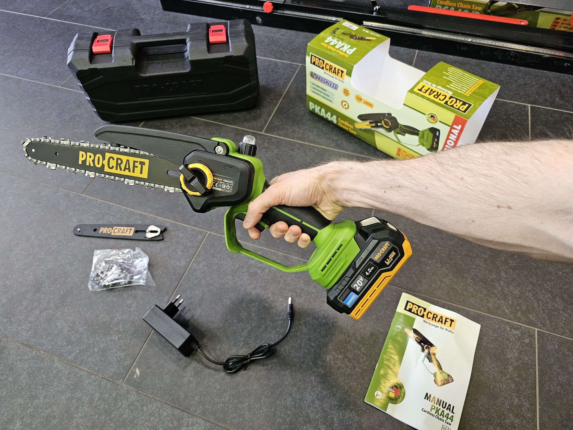 ProCraft PKA44 Мини Пила Аккумуляторная Акум.4.0Аh +2шт Шины ,2шт Цепи