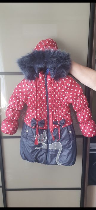 Пальто зимове на дівчинку 4-5 років
