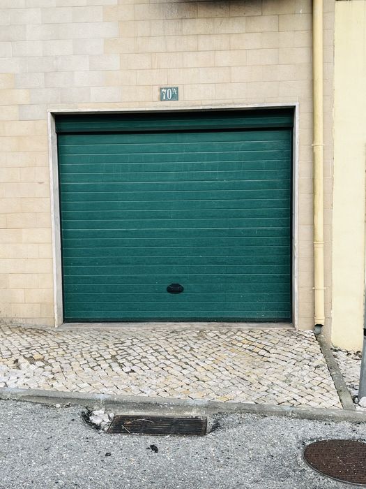 Aluga-se Garagem Massamá 28m2