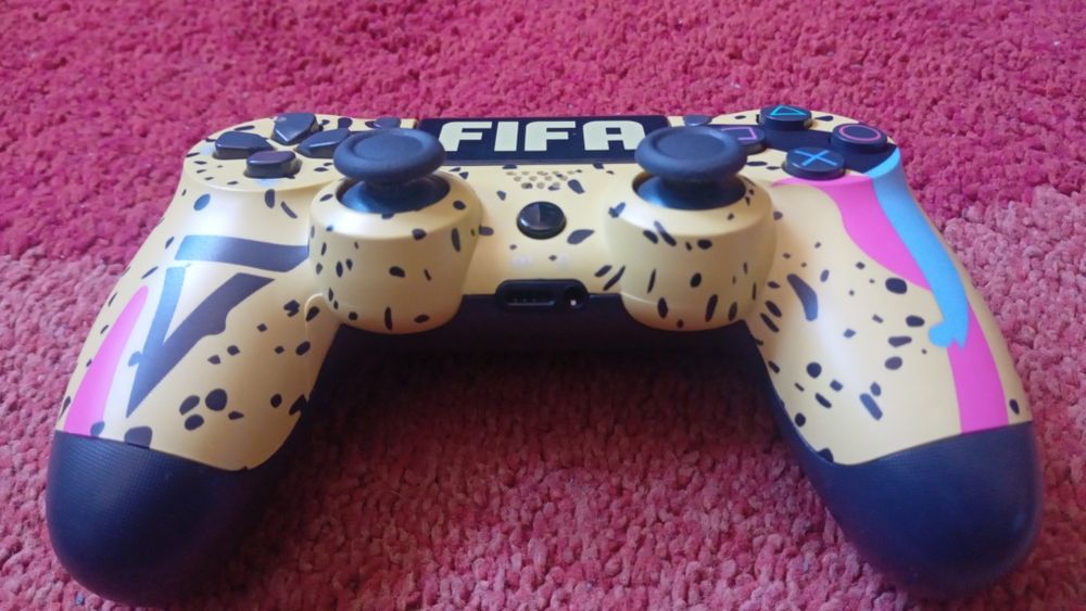 Playstation 4 Pro 1TB + Comandos + Jogos