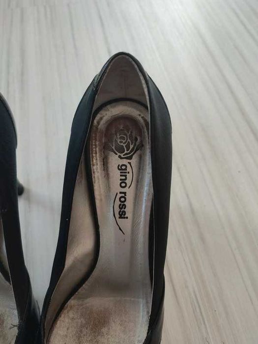 buty damskie na obcasie rozm. 39 firmy Gino Rossi