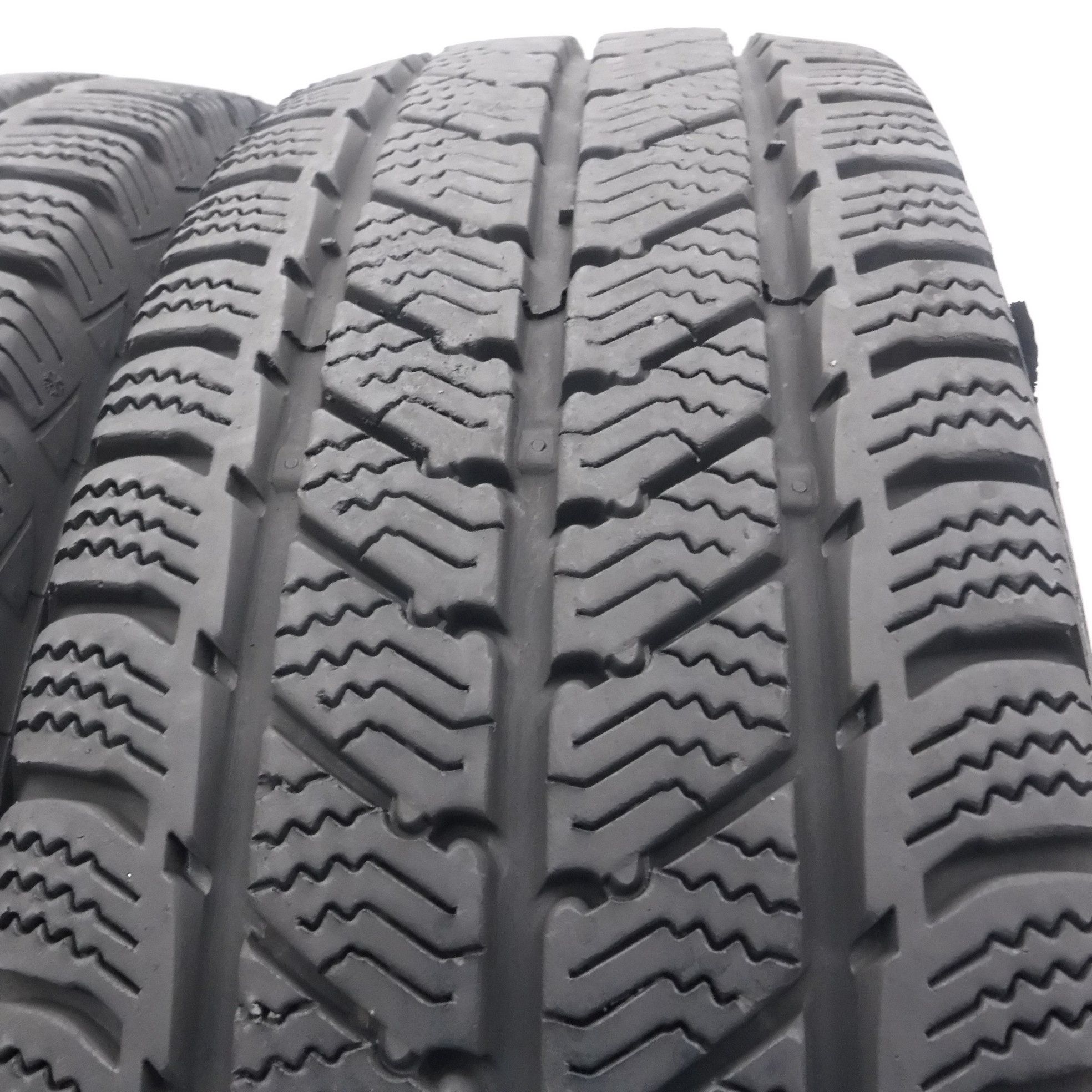 Opony 205/70/15C Uniroyal 205/70R15C 106/104R Snow Zimowe 2020 7,8-8mm