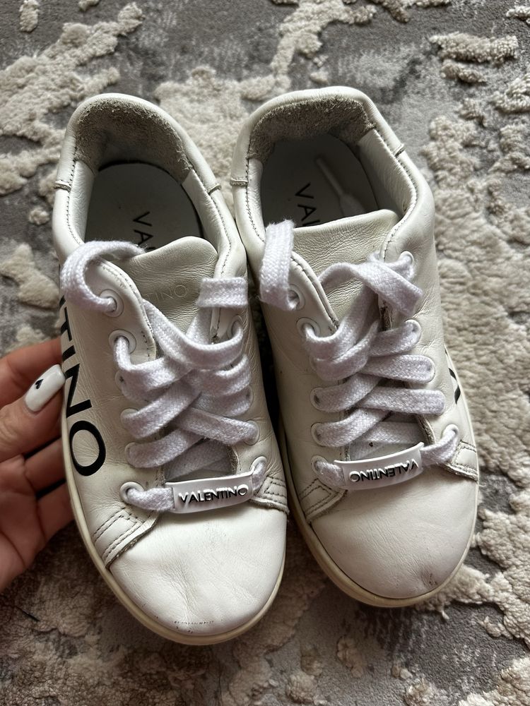 Шкіряні оригінальні кросівки Valentino