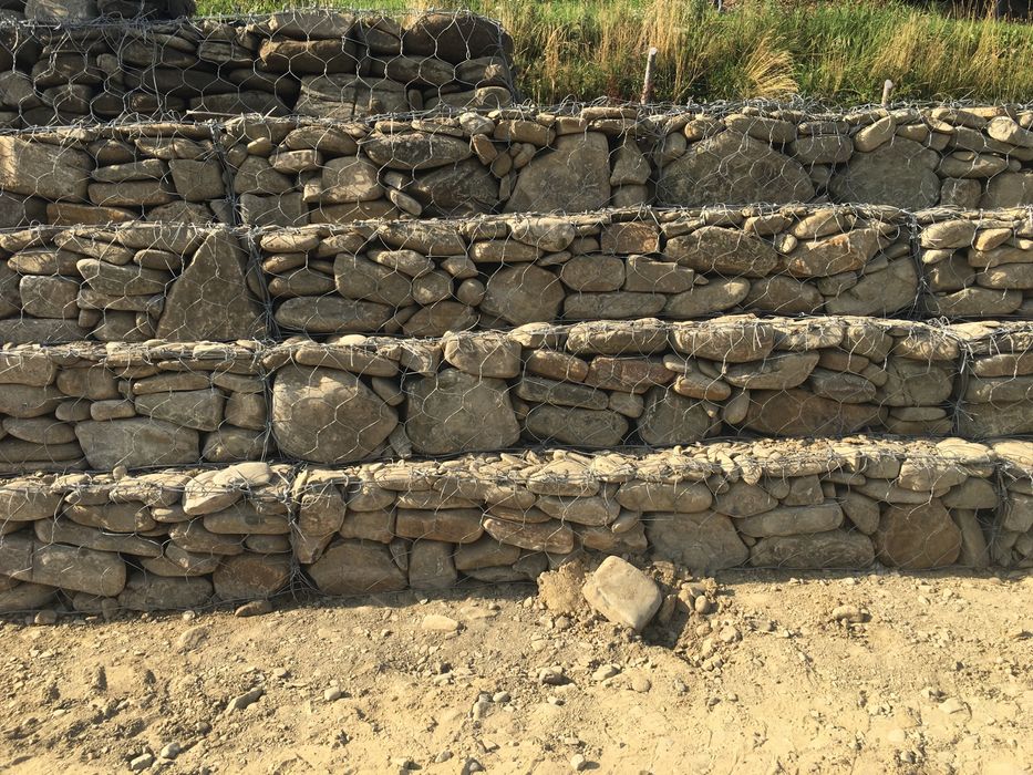 Робота з  габіонами,укріплення берегів.