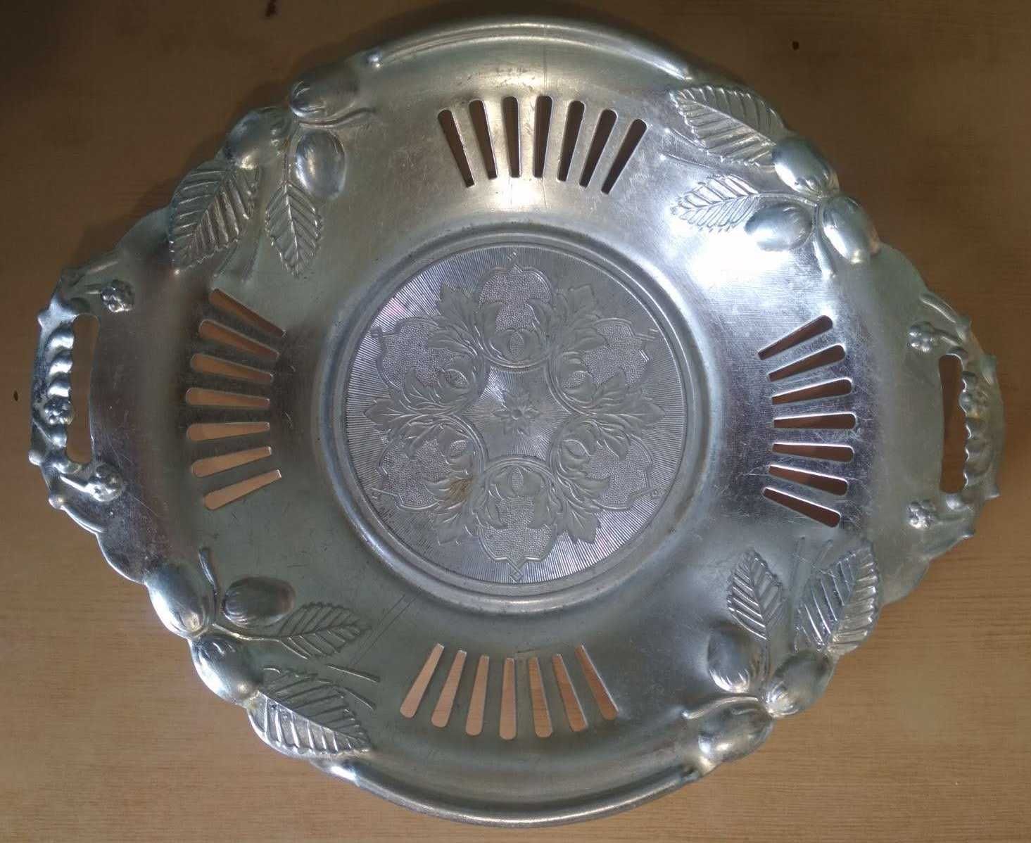 Блюдо металлическое, тарелка железная узорная СССР