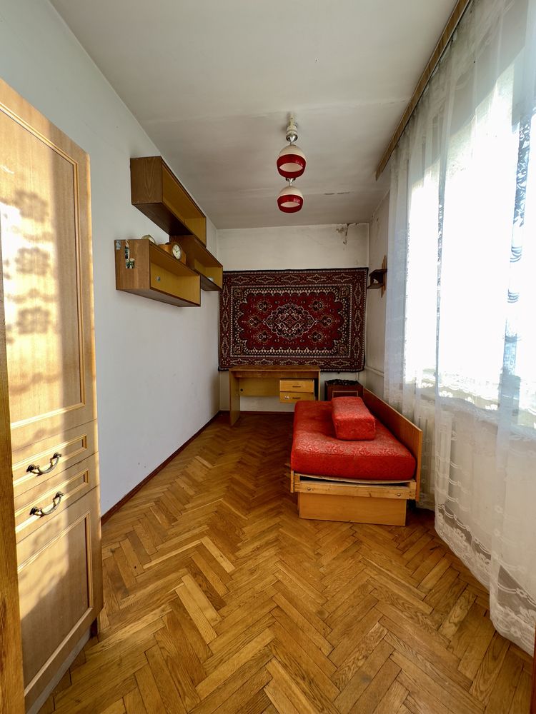 Будинок в місті, район Басів кут
