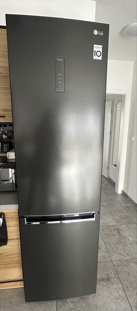 Lodówka LG V+ ThinQ GBB72MCDMN z zamrażalnikiem dolnym 203 cm Czarna