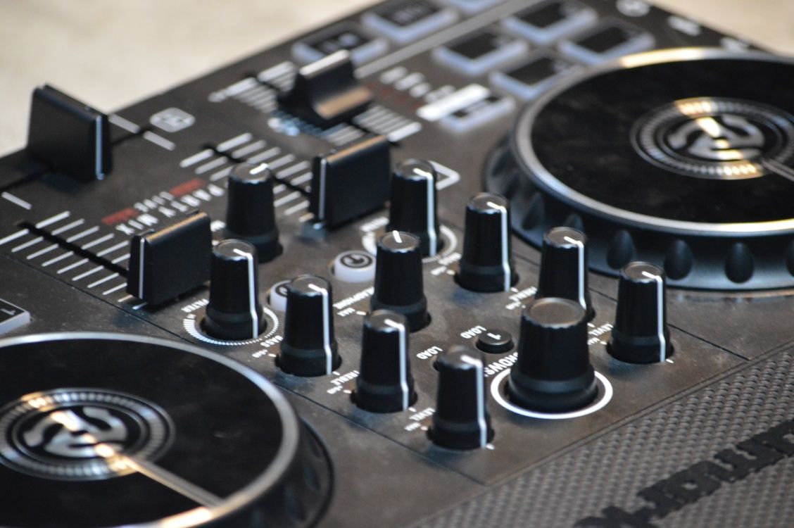 JAK NOWA Konsola DJ Numark Party mix live
