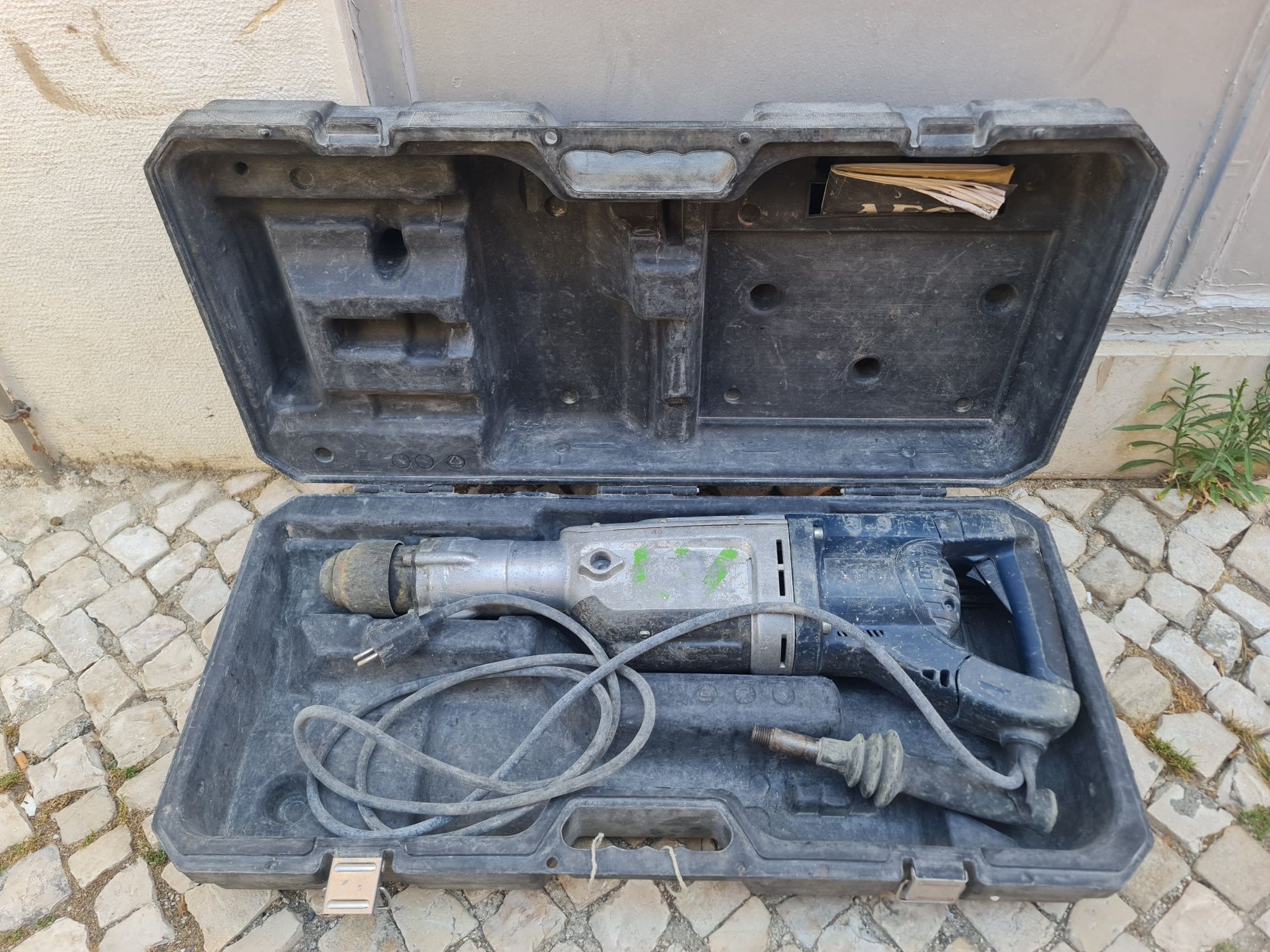 Martelo eléctrico AEG