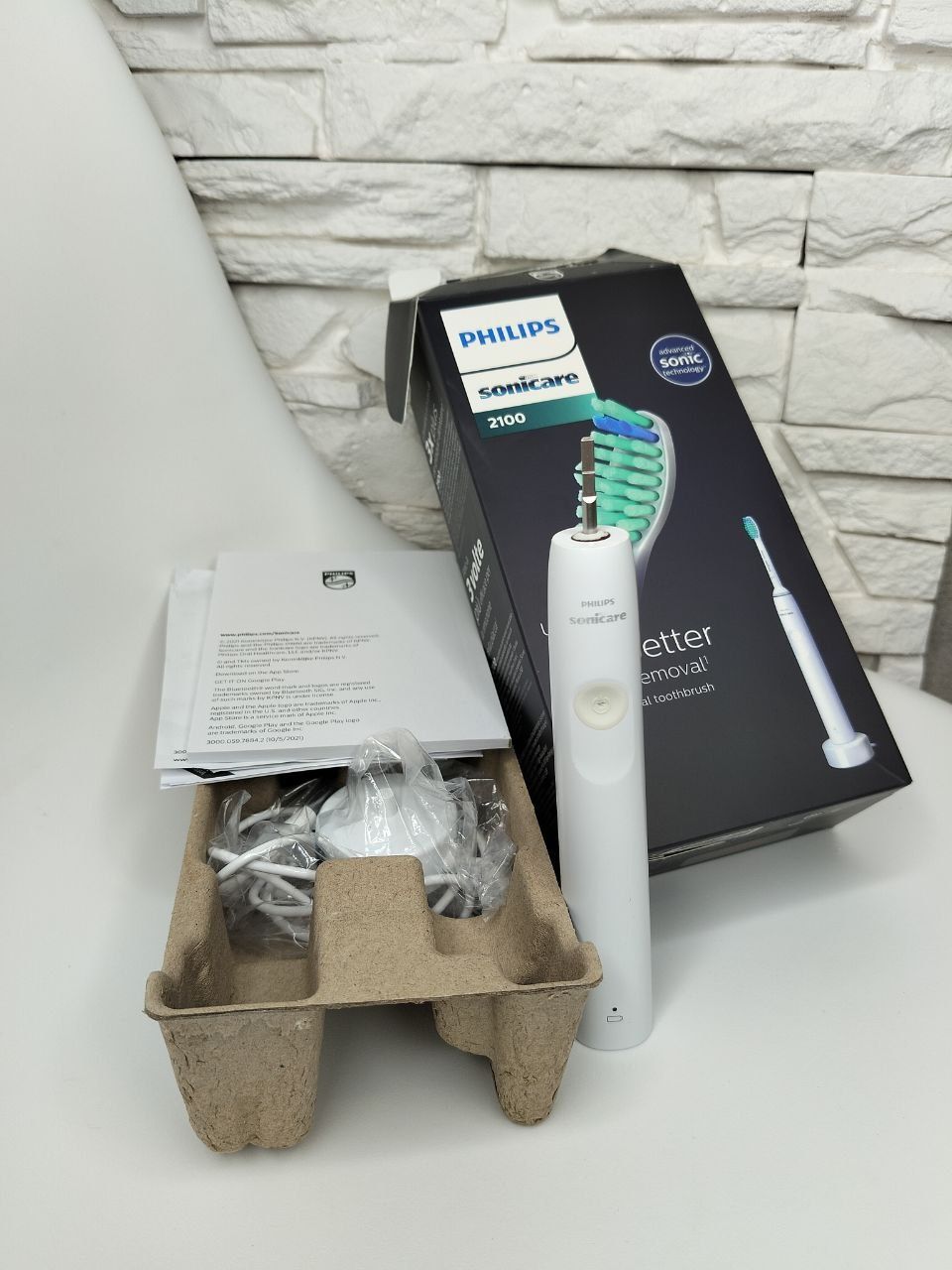 Електрична зубна щітка Philips sonicare 2100