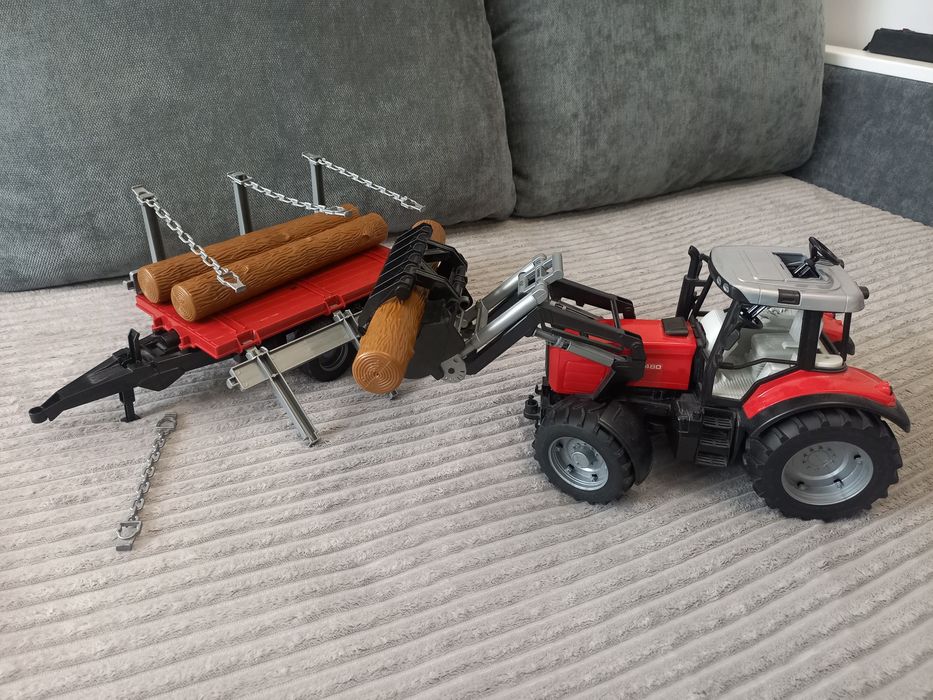 Трактор Massey Ferguson з ковшем та причіпом від Bruder