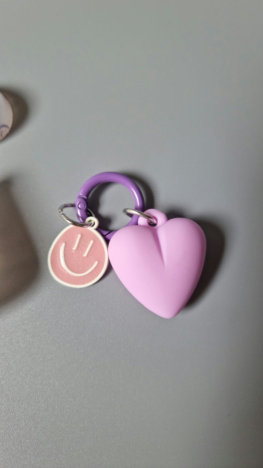 Etui Airpods 2 i 1 uroczy wzór muszli z motylem i brelokiem