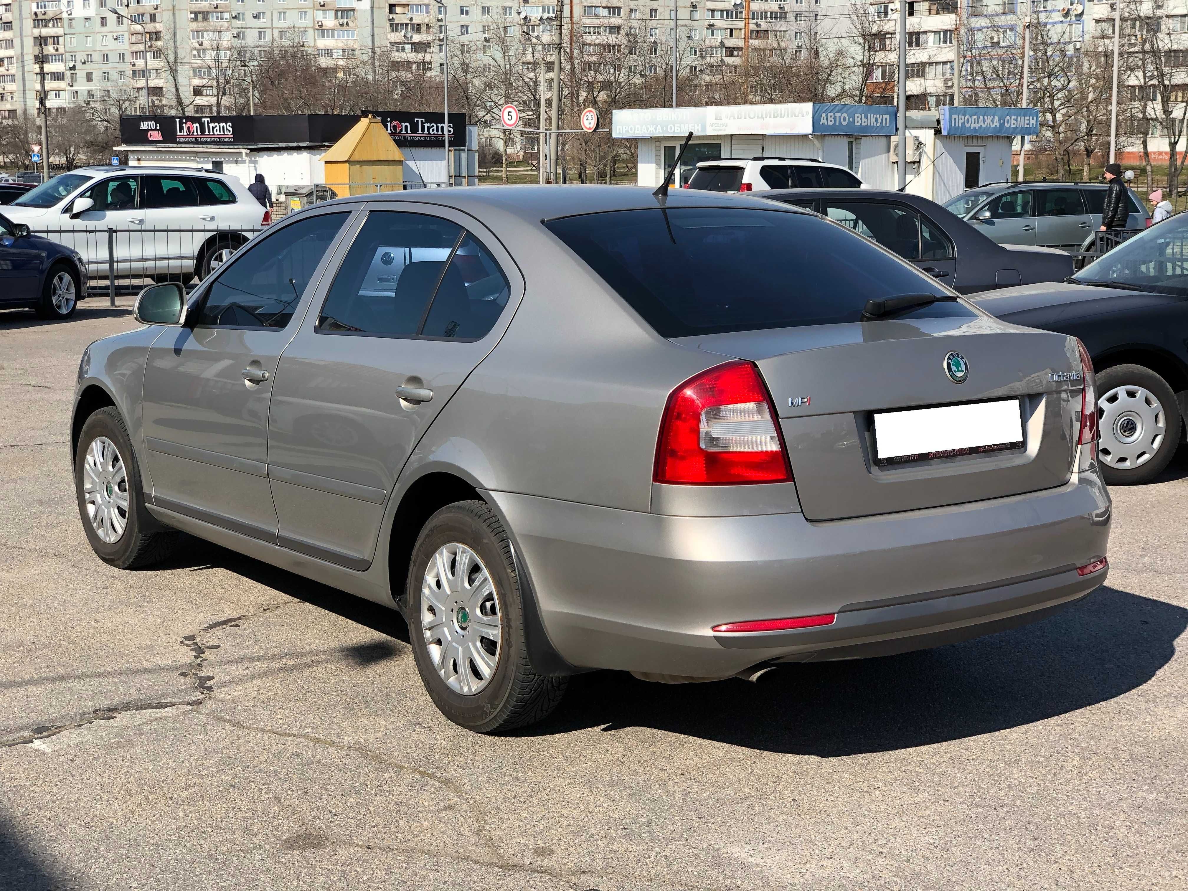 Продам ОФИЦИАЛЬНУЮ Skoda Octavia A5 1.6 Газ-Бензин 2011 года.