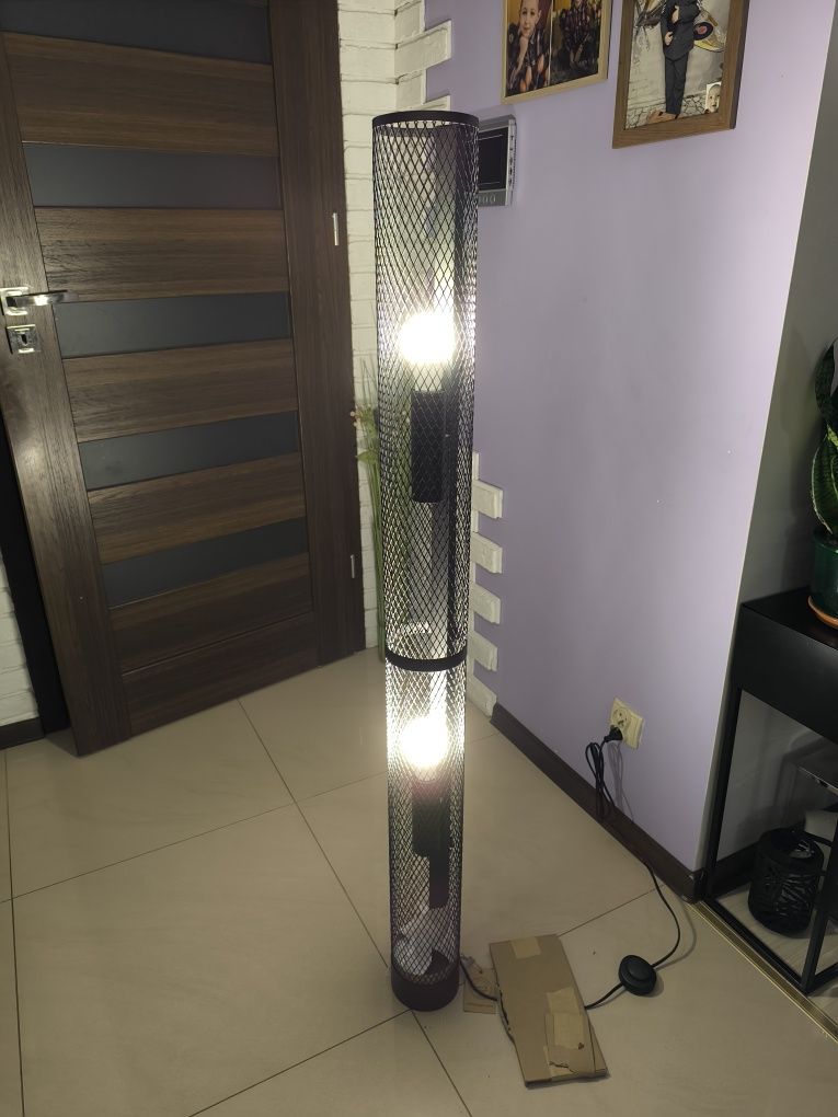 Lampa stojąca akrema czarna