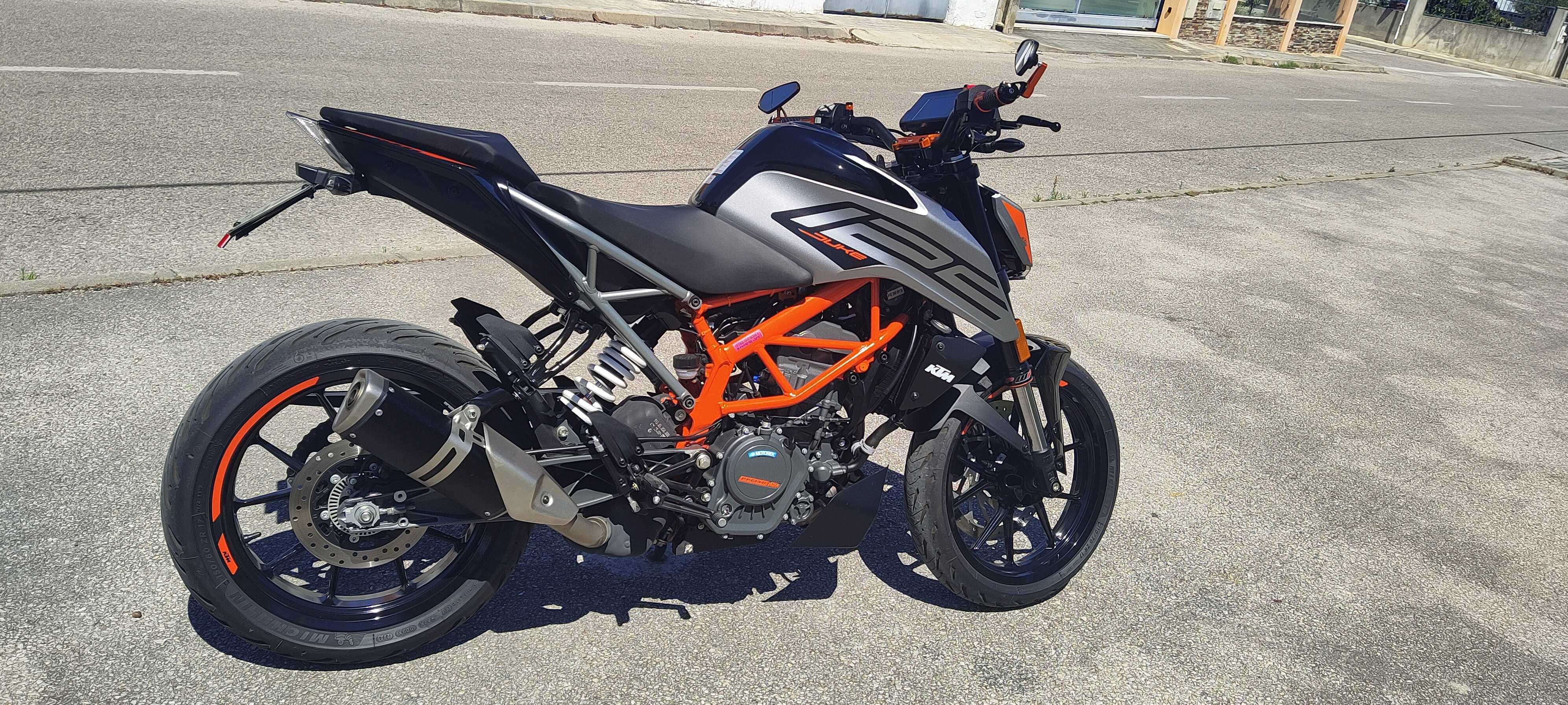 KTM Duke 125 igual a nova