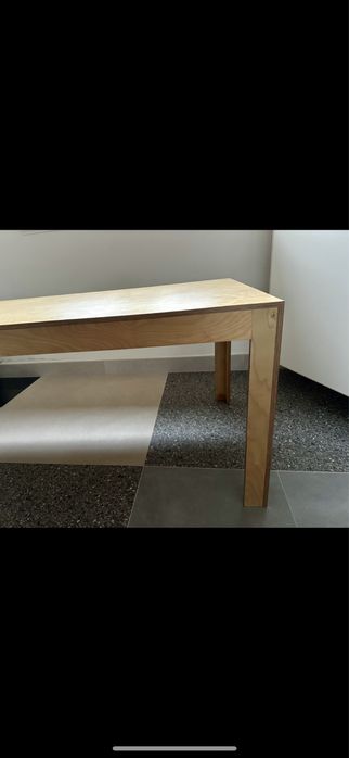 Mesa em madeira em bom estado. 180x90x76cm