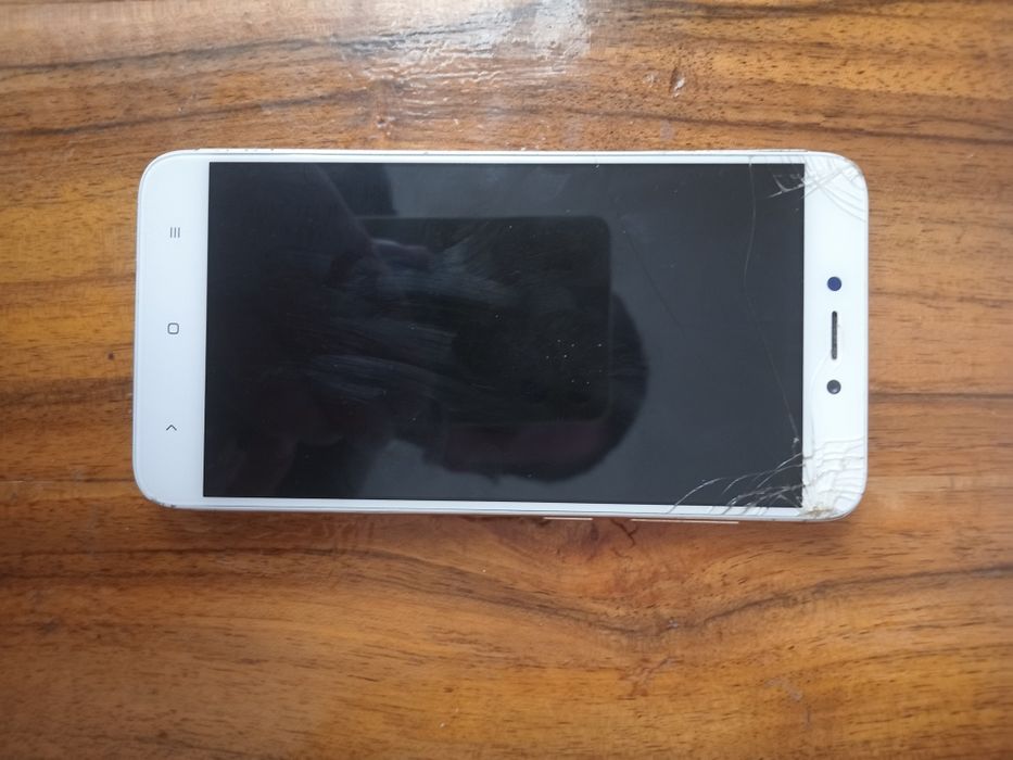 Телефони и аксесуари