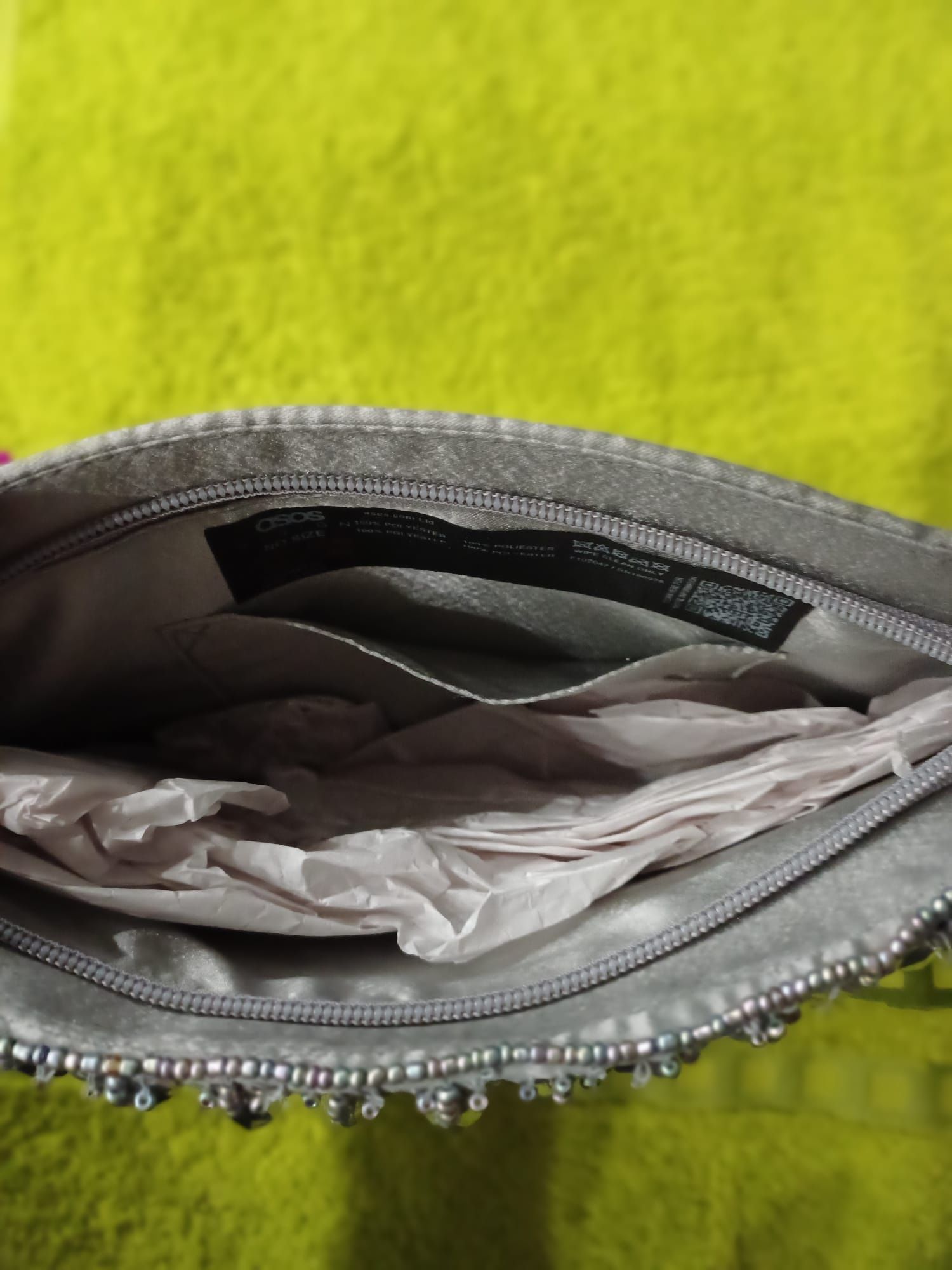 Srebrna cekinowo koralikowa kopertówka Asos