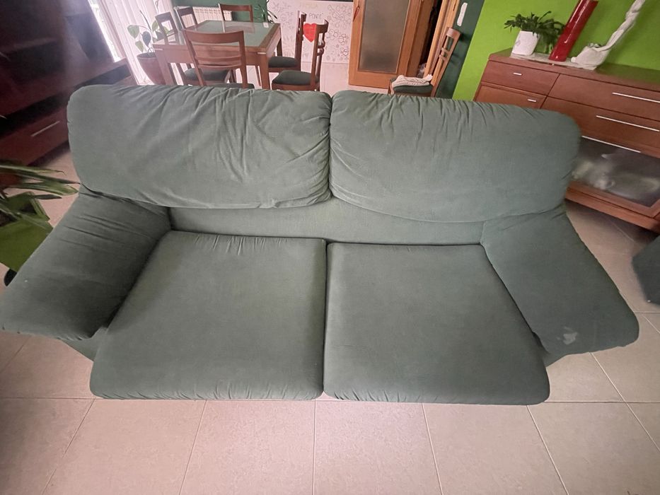 Sofa 3 lugares muito confortavel de veludo lavavel