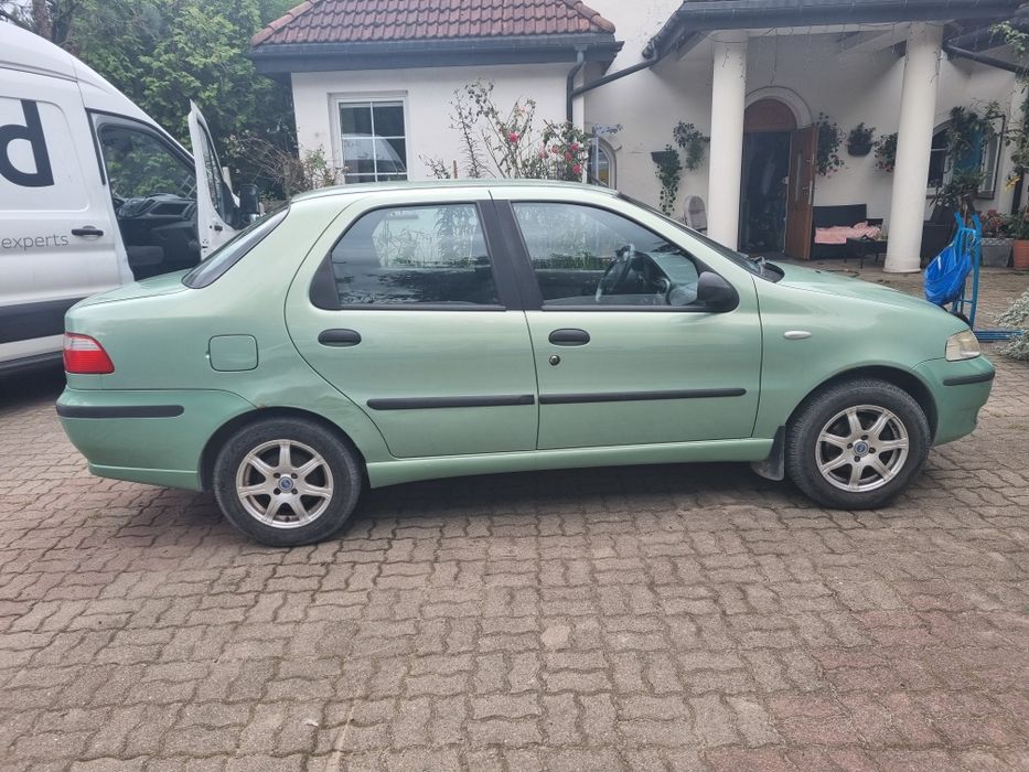 Fiat albea samochod