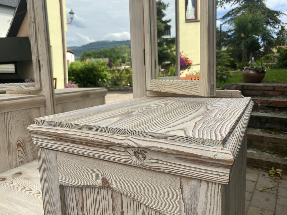 Toaletka , 100-tu letnia po kompletnej renowacji.