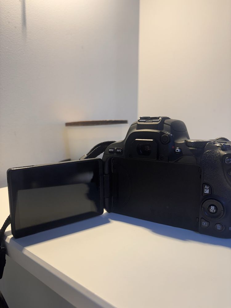 Canon eos200d + obiektyw + statyw