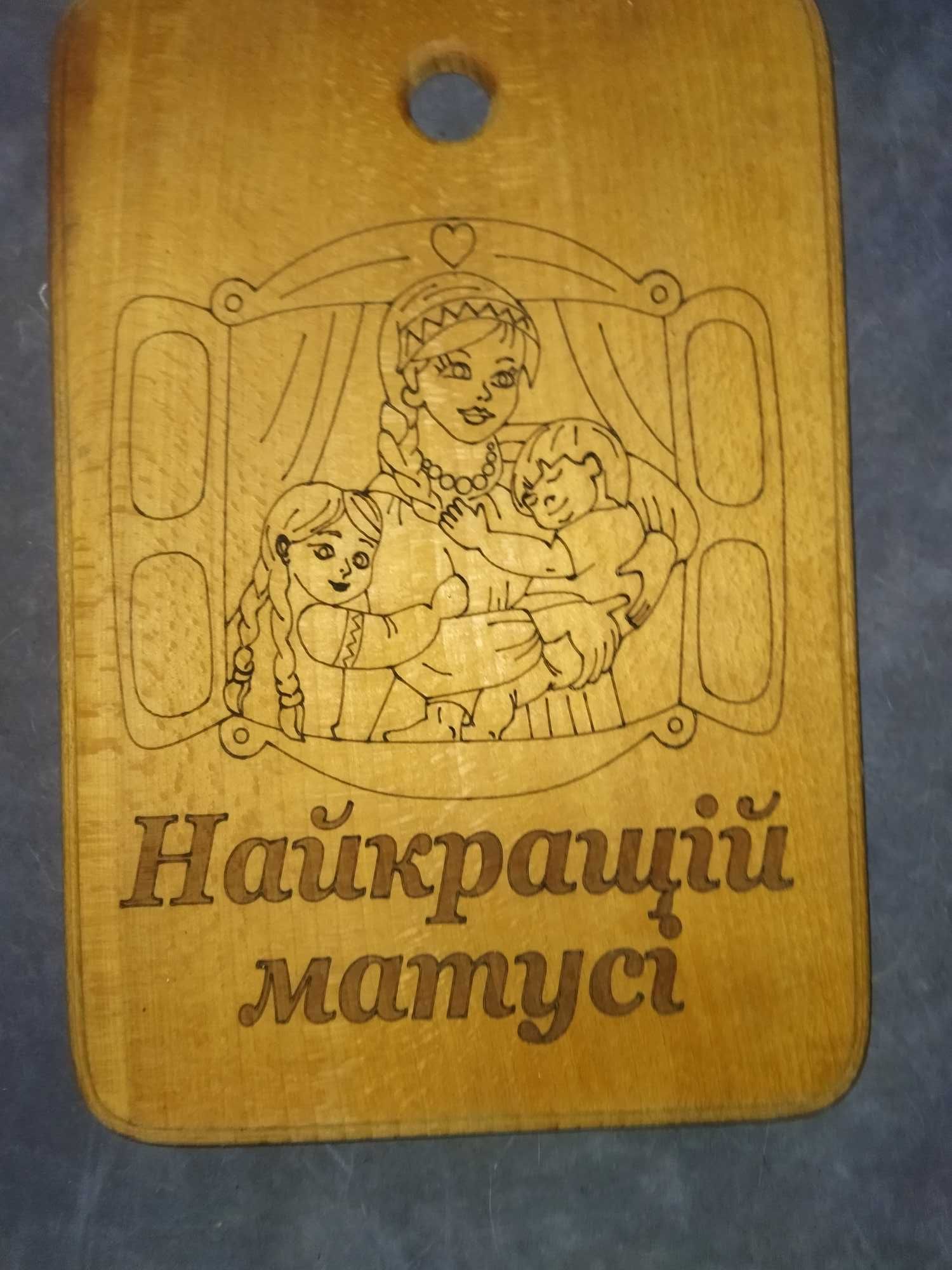 Продам набор кухонных принадлежностей и разделочные доски.
