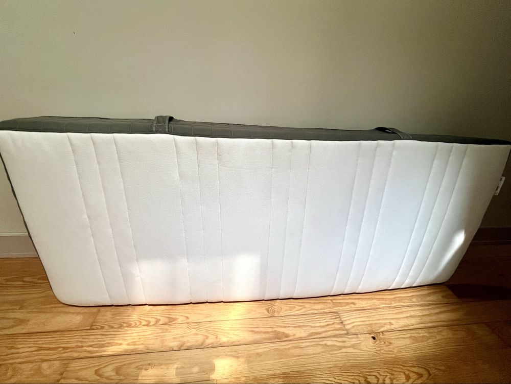 Cama Neiden 90x200cm (estrado e colchão)