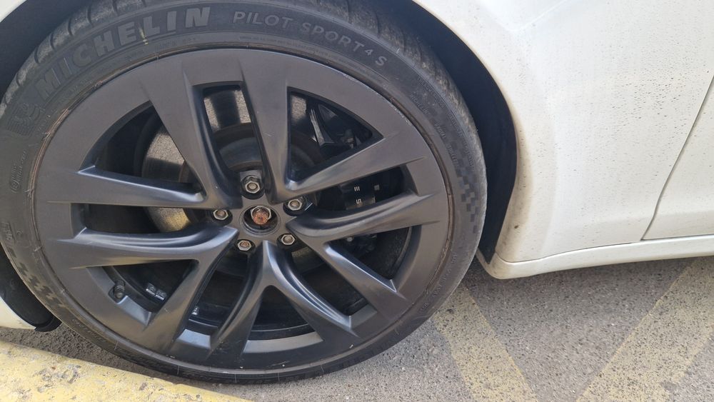 Продам орігінальний комплект 21" дисків тесла с шинами плейд 9.5",10.5