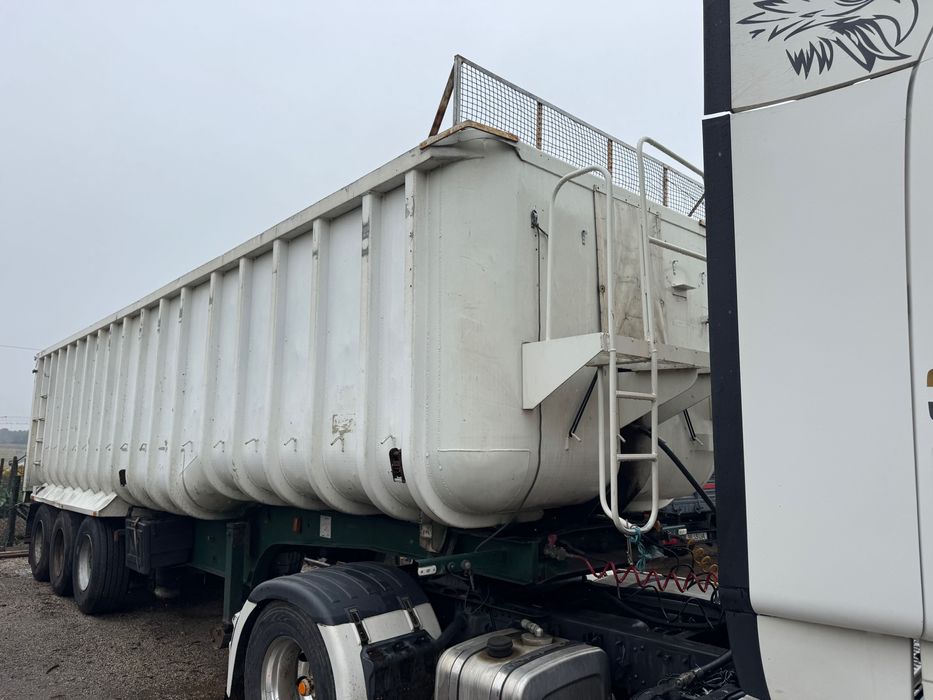 Semi reboque basculante frehauf ( benalu )