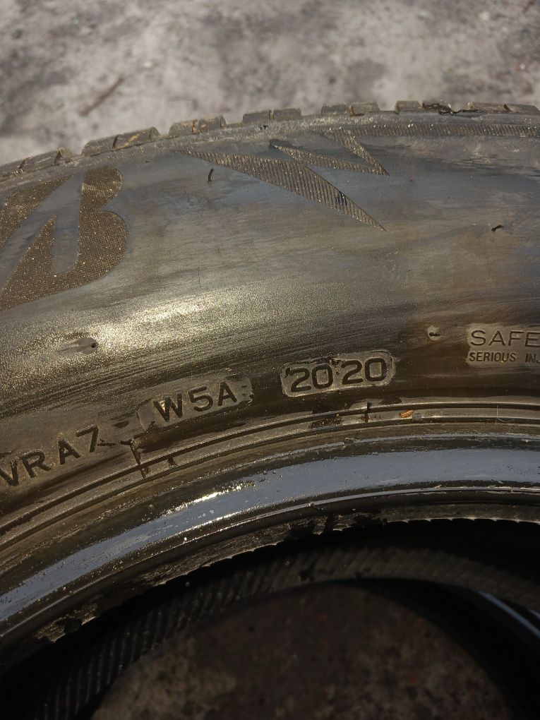 Продам зимову резину  275/55 R17