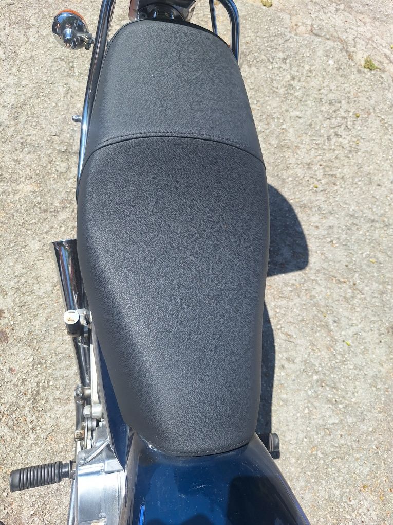 Honda CM 125 muito bem estimada