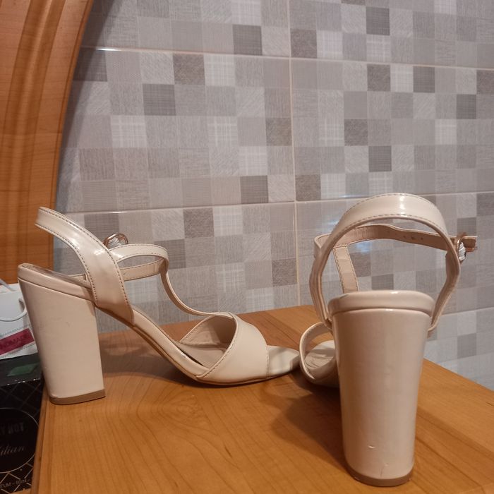 Босоніжки жіночі 38 розмір