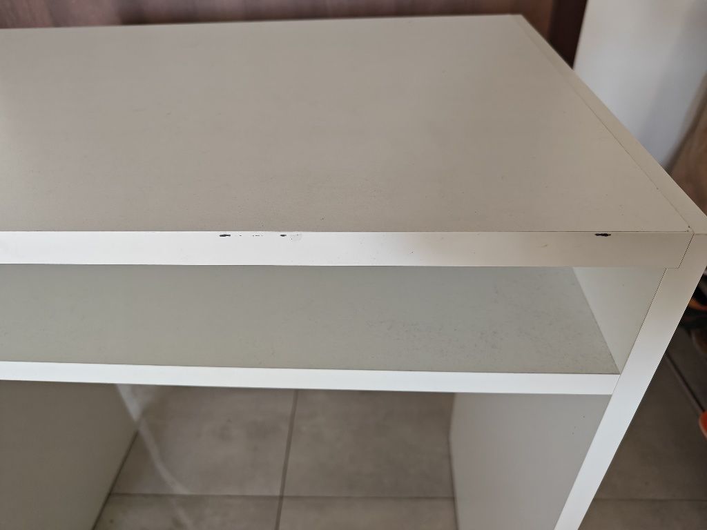 Biała szafka z półką