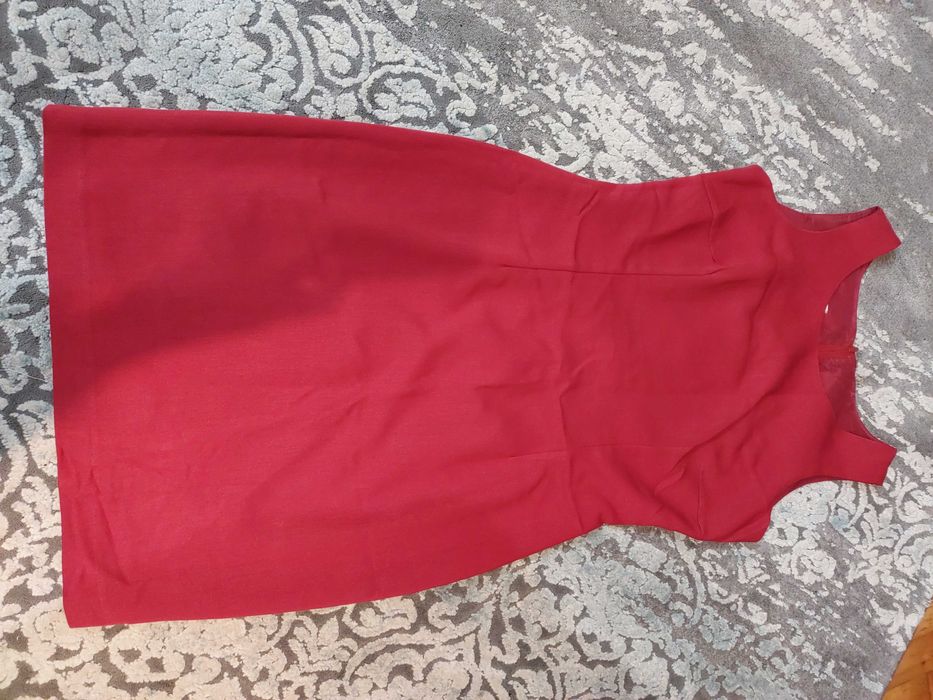 Elegancka sukienka czerwona na wiele okazji