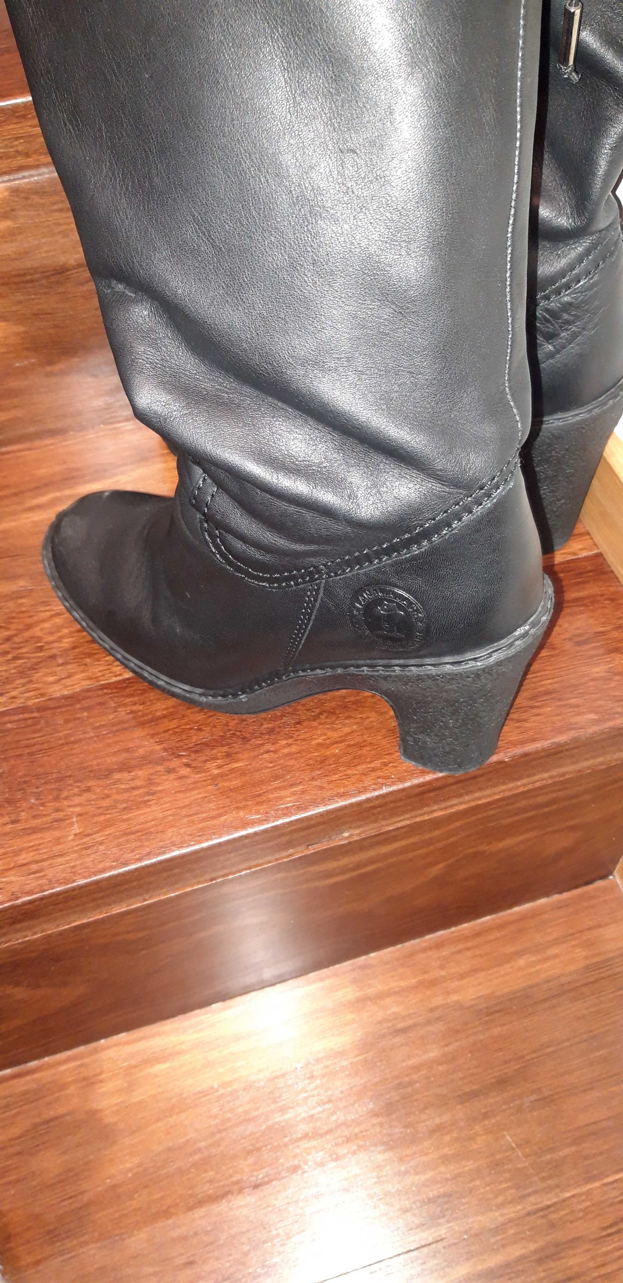 Botas de senhora em pele