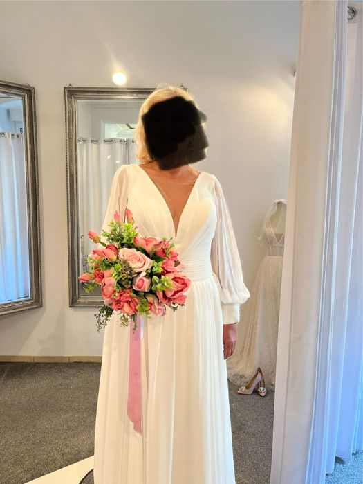 Suknia ślubna lejący materiał przezroczyty długi rękaw