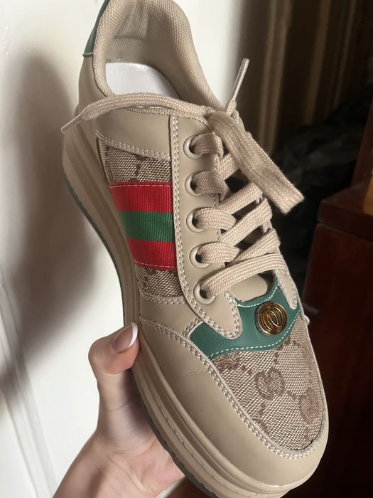 Кросівки жіночі шкіряні  39 розмір