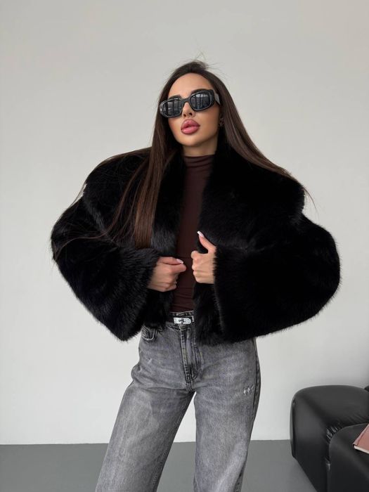 Укорочена шуба з хутра-тренд цього сезона