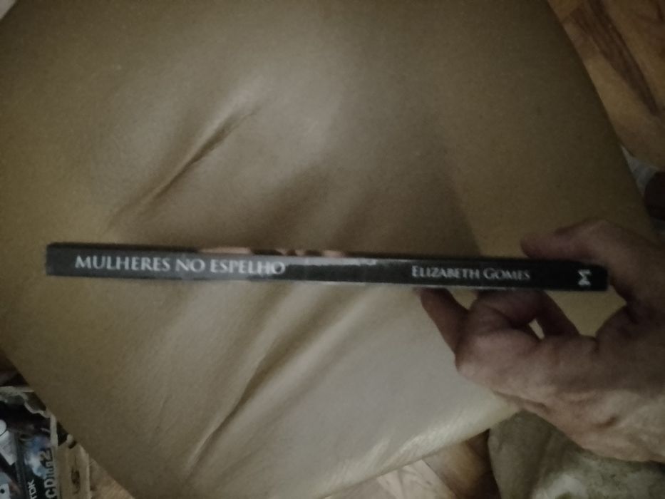 Mulheres no espelho-Elizabeth Gomes-1e-Moner15E-Mala tiracolo7EDesde2E