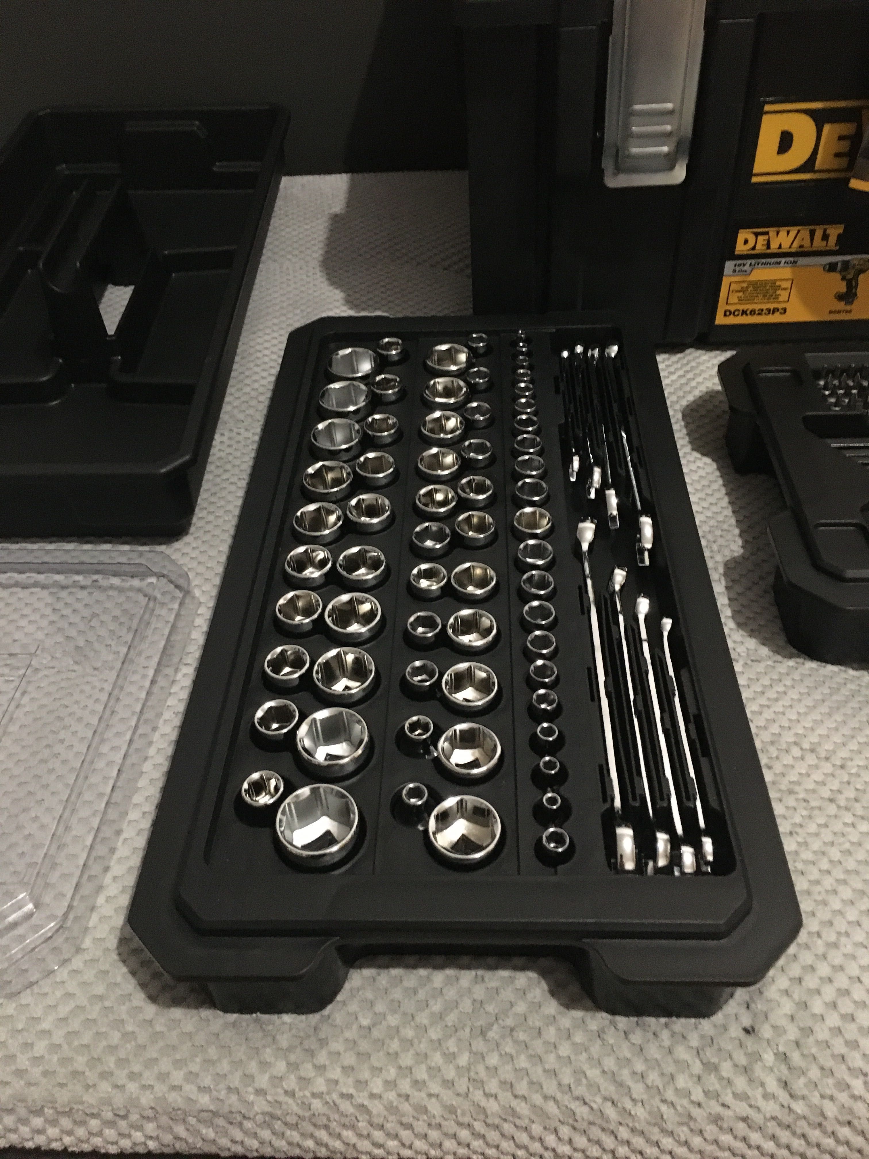 Dewalt zestaw dla mechanika 226 czesci