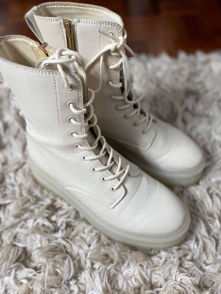 Botas estilo militar brancas