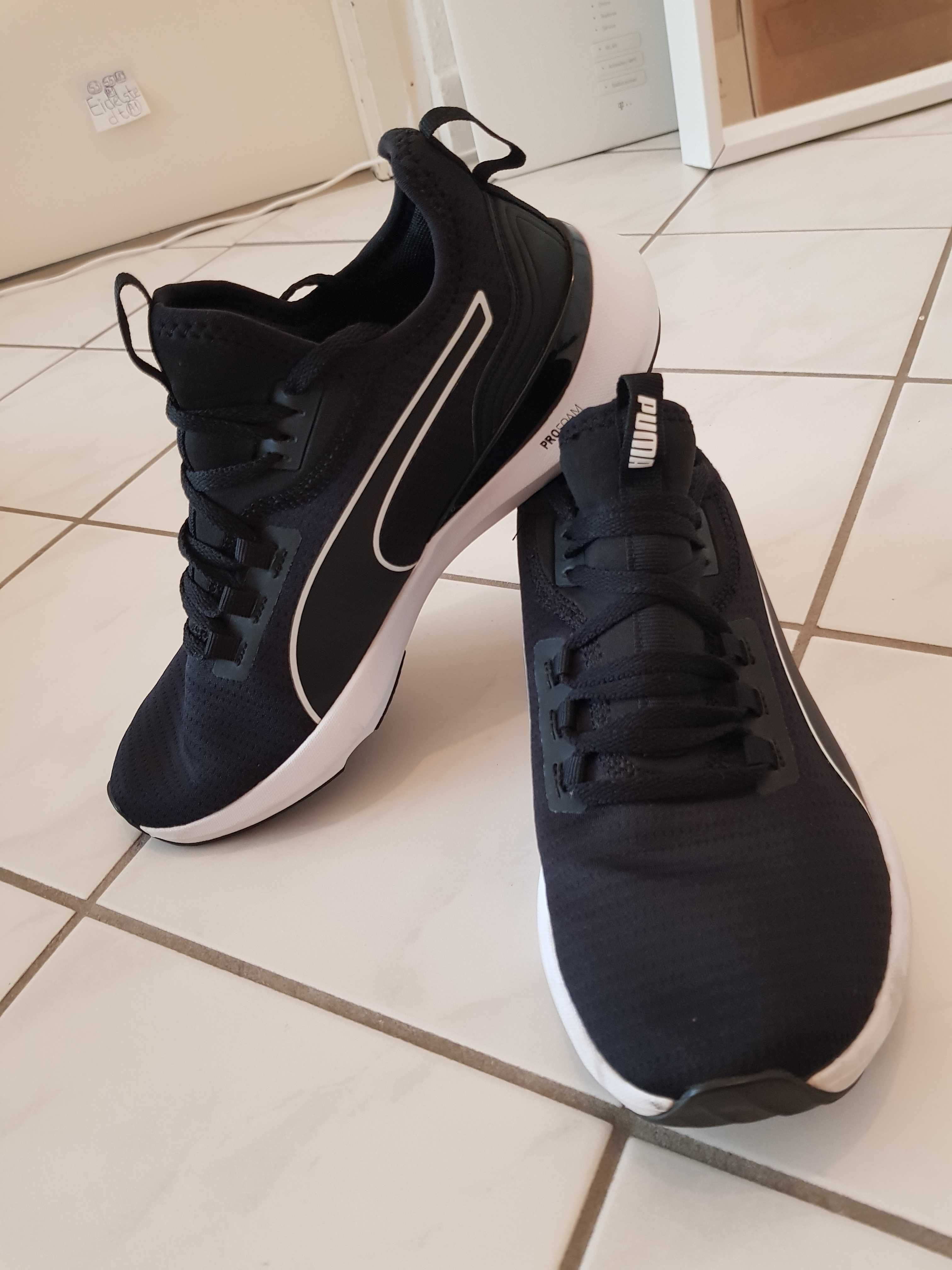 Продам женские кроссовки Puma.