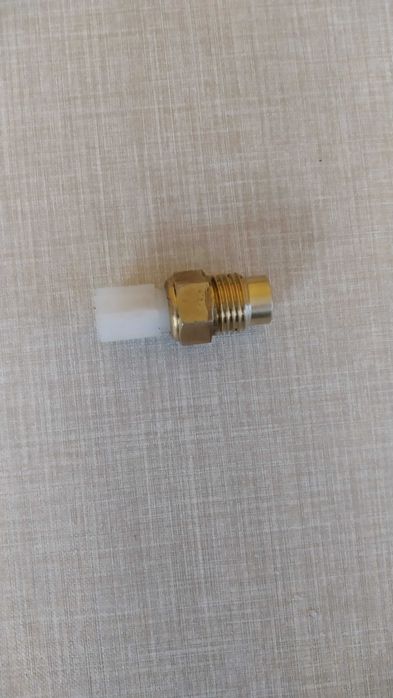 Датчик увімкнення вентилятора радіатора Toyota та інші.