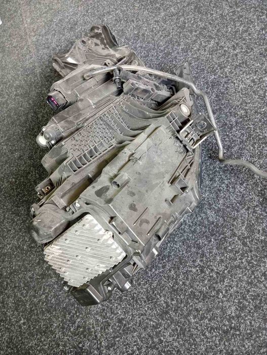 Audi Q8 фара ліва