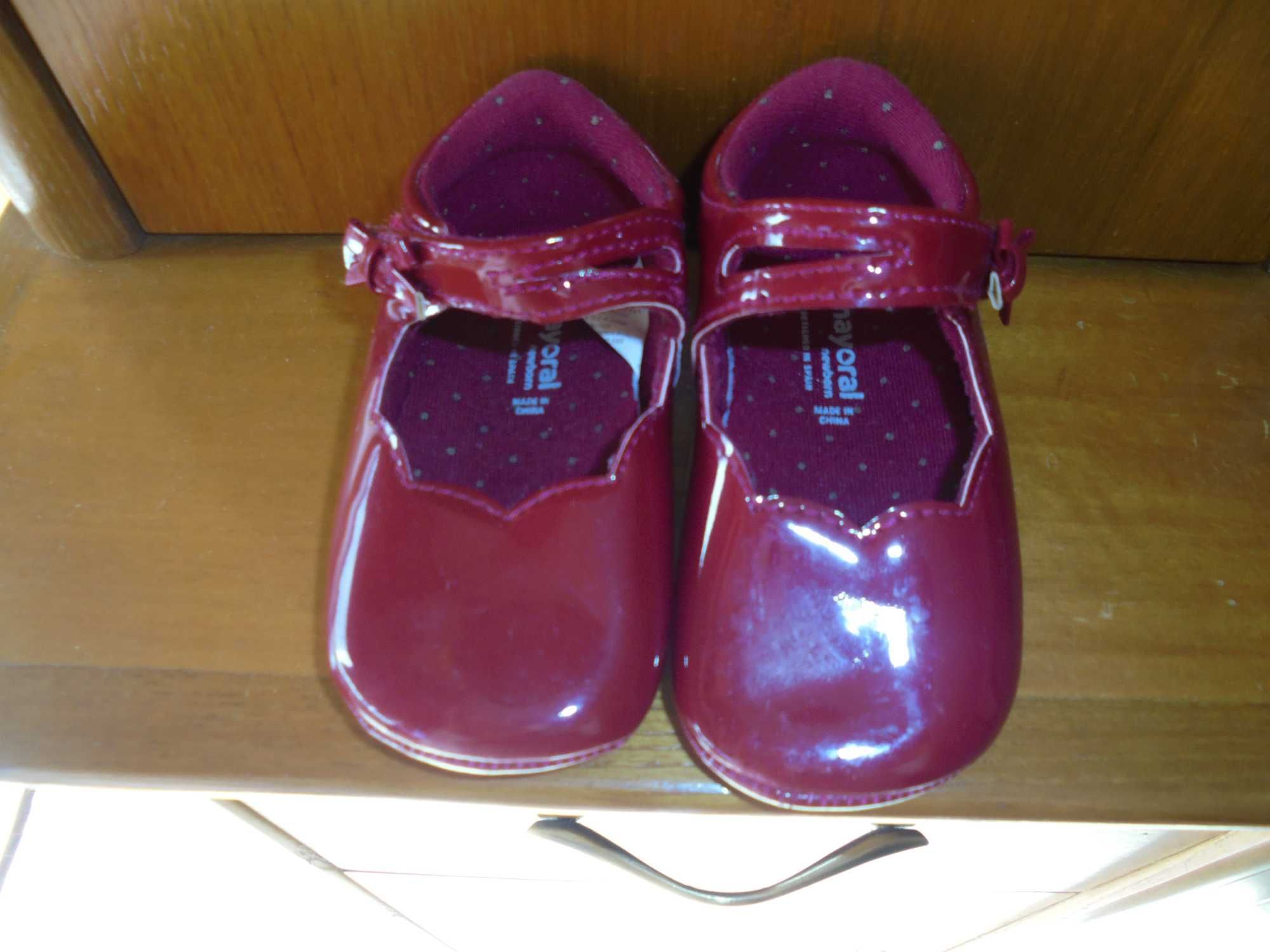 sapatos de menina bebé da marca mayoral
