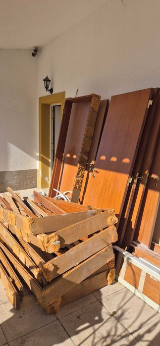 Portas completas de madeira