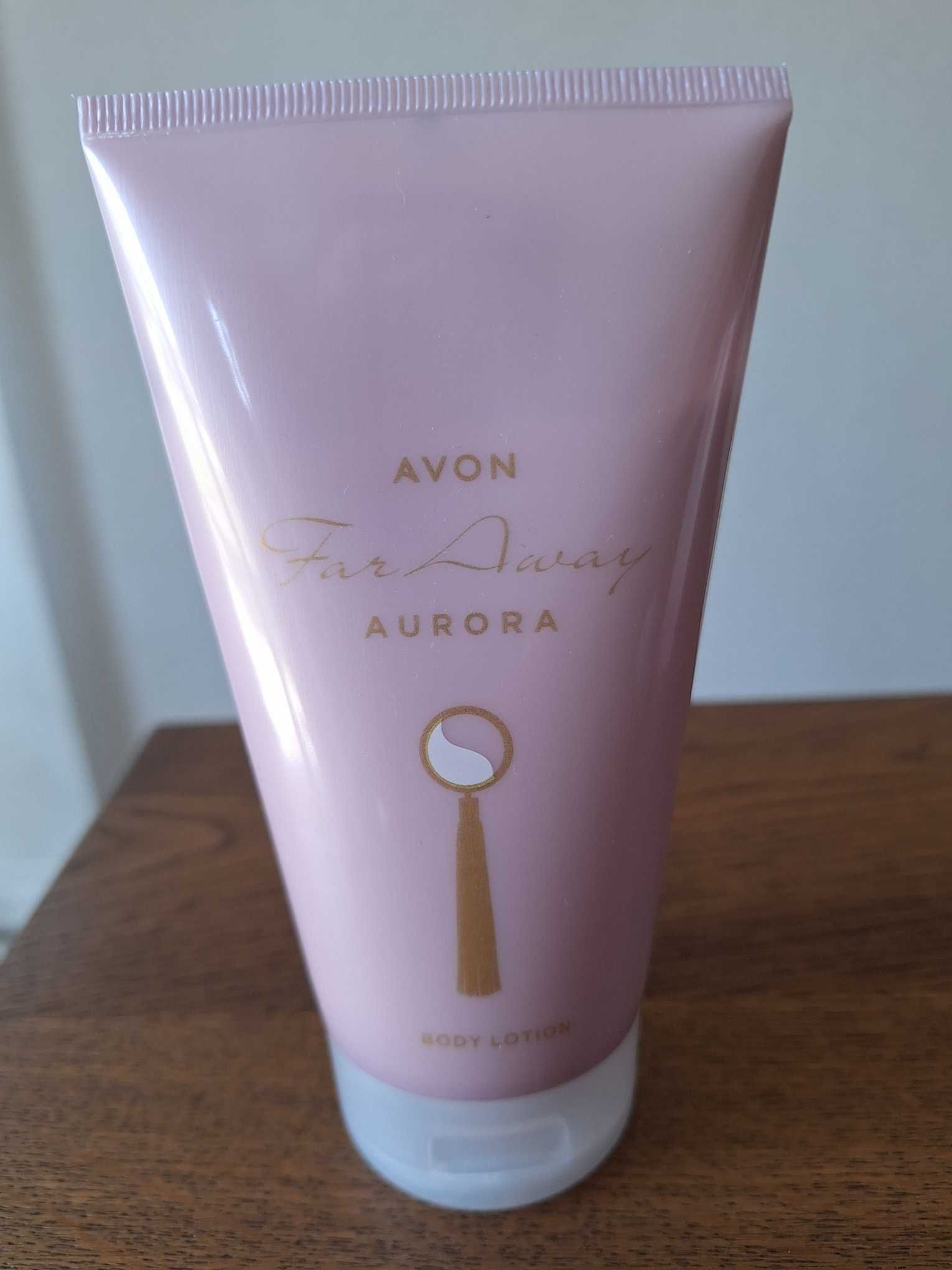 Perfume Far Away Aurora - AVON