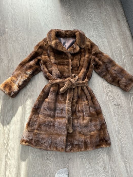 Шуба норковая размер L.